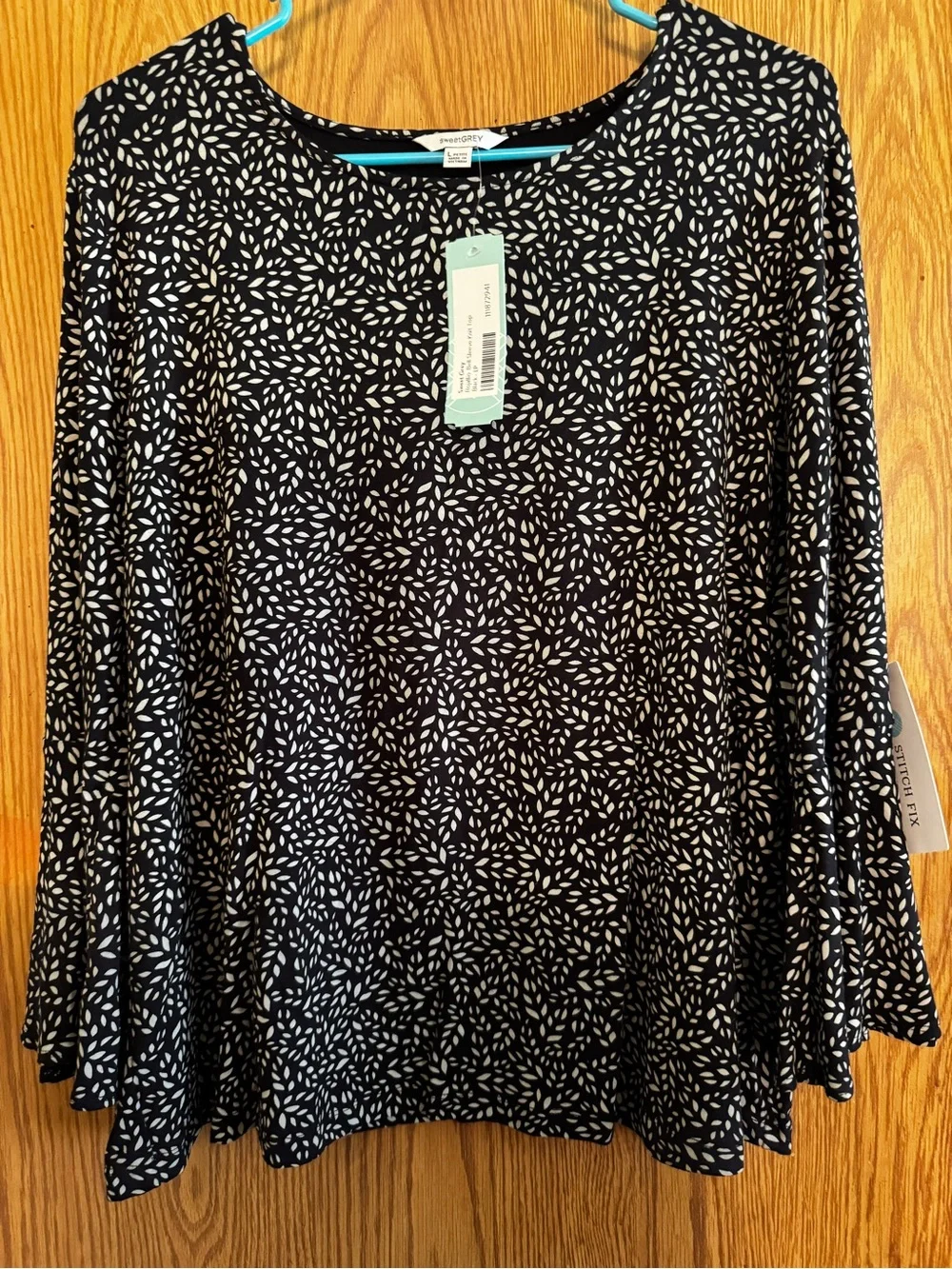 Black & White Leaf-Print Bell Sleeve Top